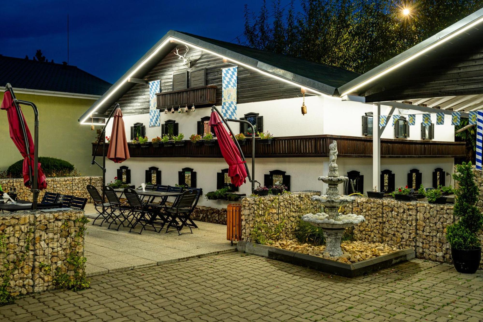 Casa Augsburg Hotel Băneşti Exterior foto