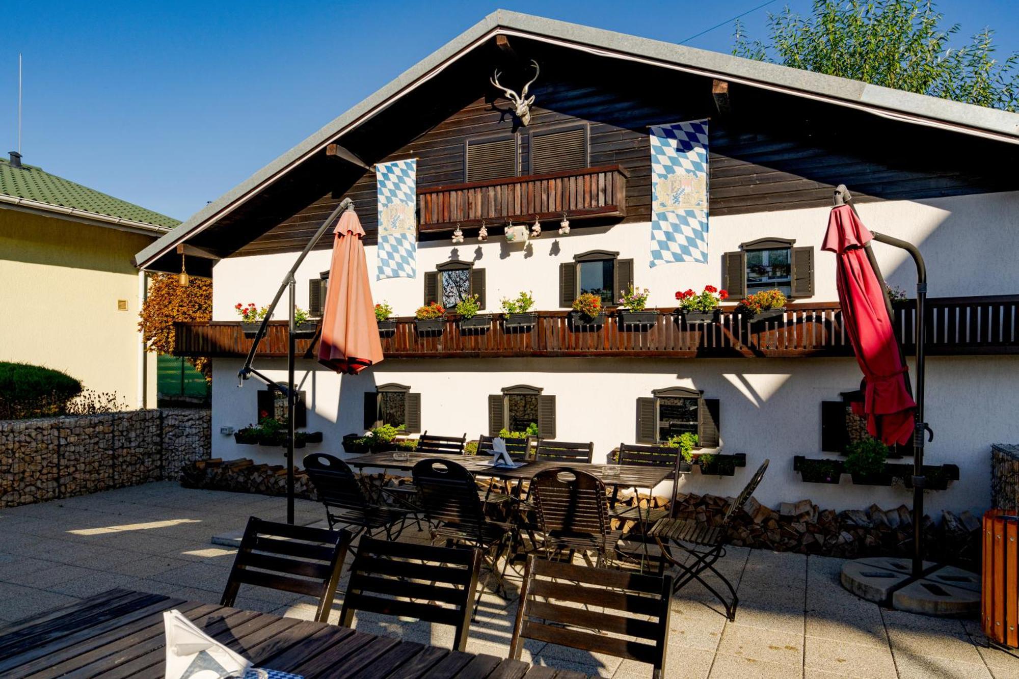 Casa Augsburg Hotel Băneşti Exterior foto